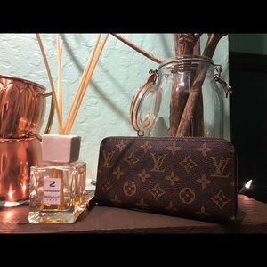 Louis Vuitton Monogram Zippy Wallet